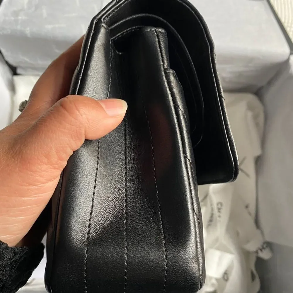 100% authentic CHANEL medium double flap black lambskin with GHW - Picture 5 of 6